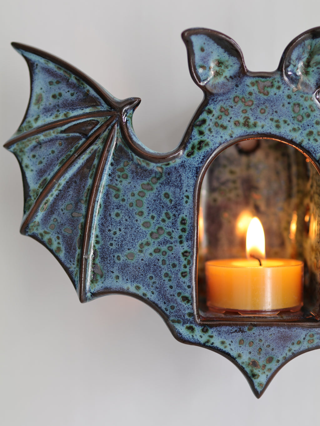 Bat Sconce, Nebula
