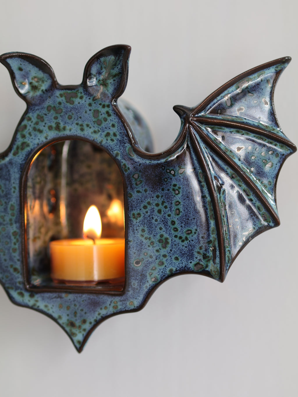 Bat Sconce, Nebula
