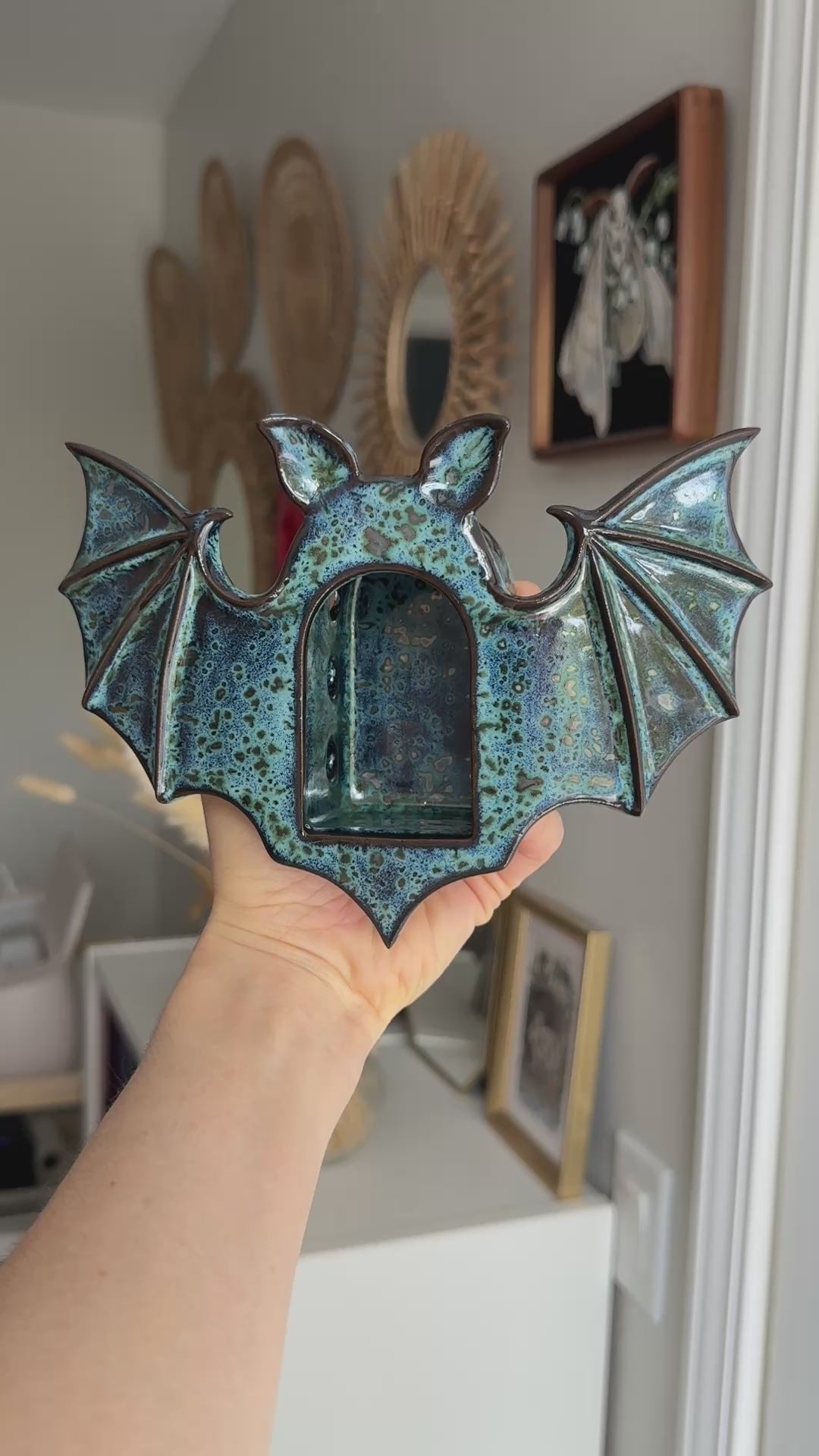 Bat Sconce, Nebula